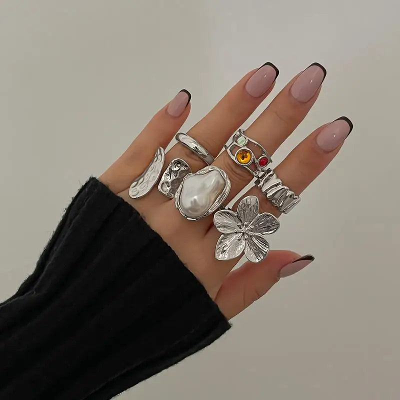 Veloura Fleur Ring – Gold-Tone Flower Crystal & Imitation Pearl Design