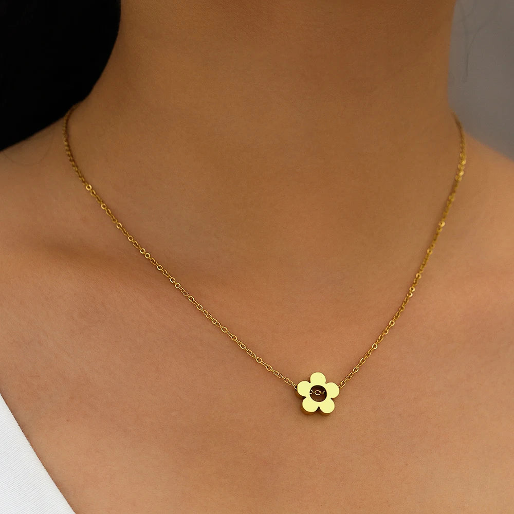 Veloura Bloom Pendant Necklace – Stainless Steel Flower Design