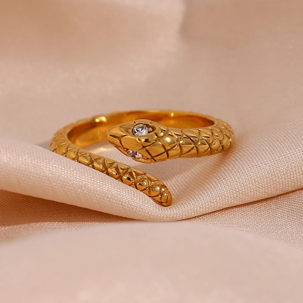 Veloura Serpent Eye Ring – Gold-Plated Stainless Steel & Crystal Design