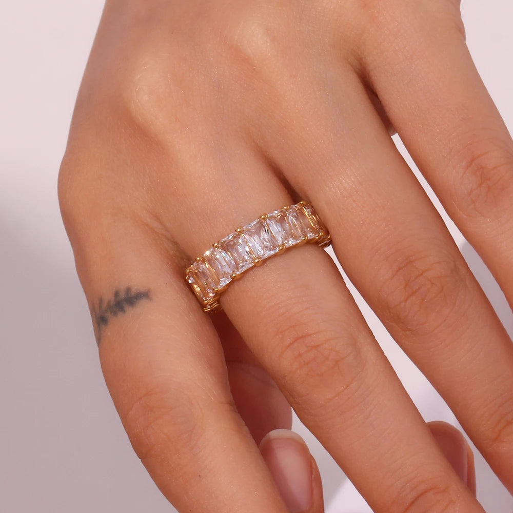 Veloura Lumière Ring – Gold-Plated & Shiny Square Zircon Design