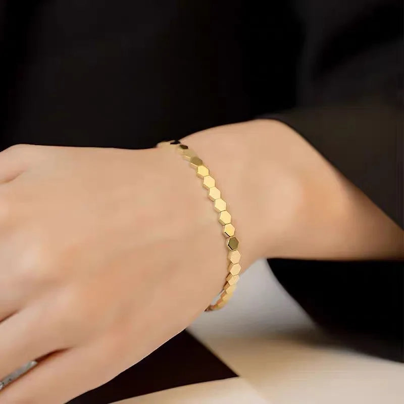 Veloura Golden Royale Honeycomb Bracelet – Geometric Grace