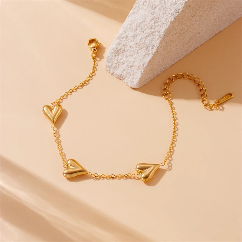 Veloura Vintage Golden Heart Bracelet