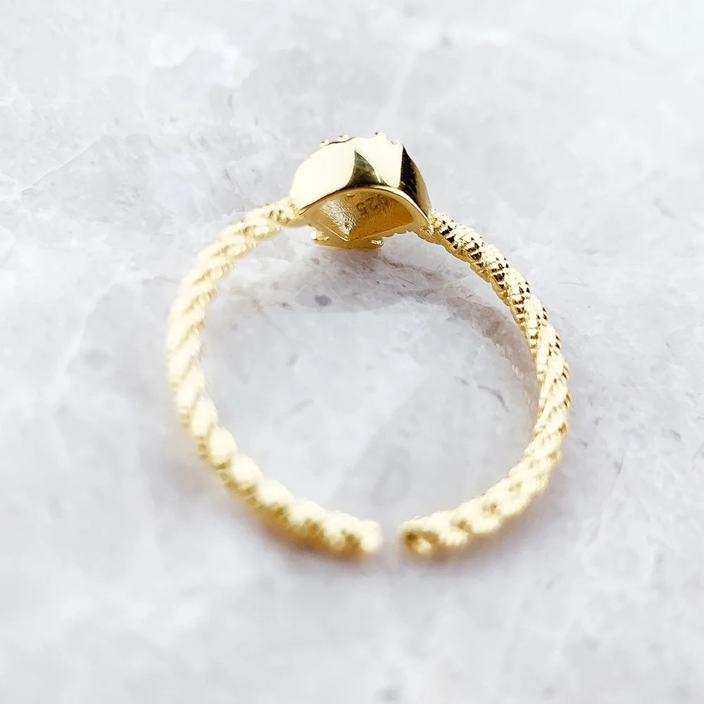 Veloura Nautica Shell Ring – Gold-Tone Rope Design