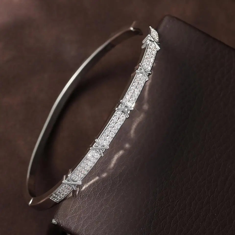 Veloura Crystal Nail Bracelet - Luxe Alloy & Zircon