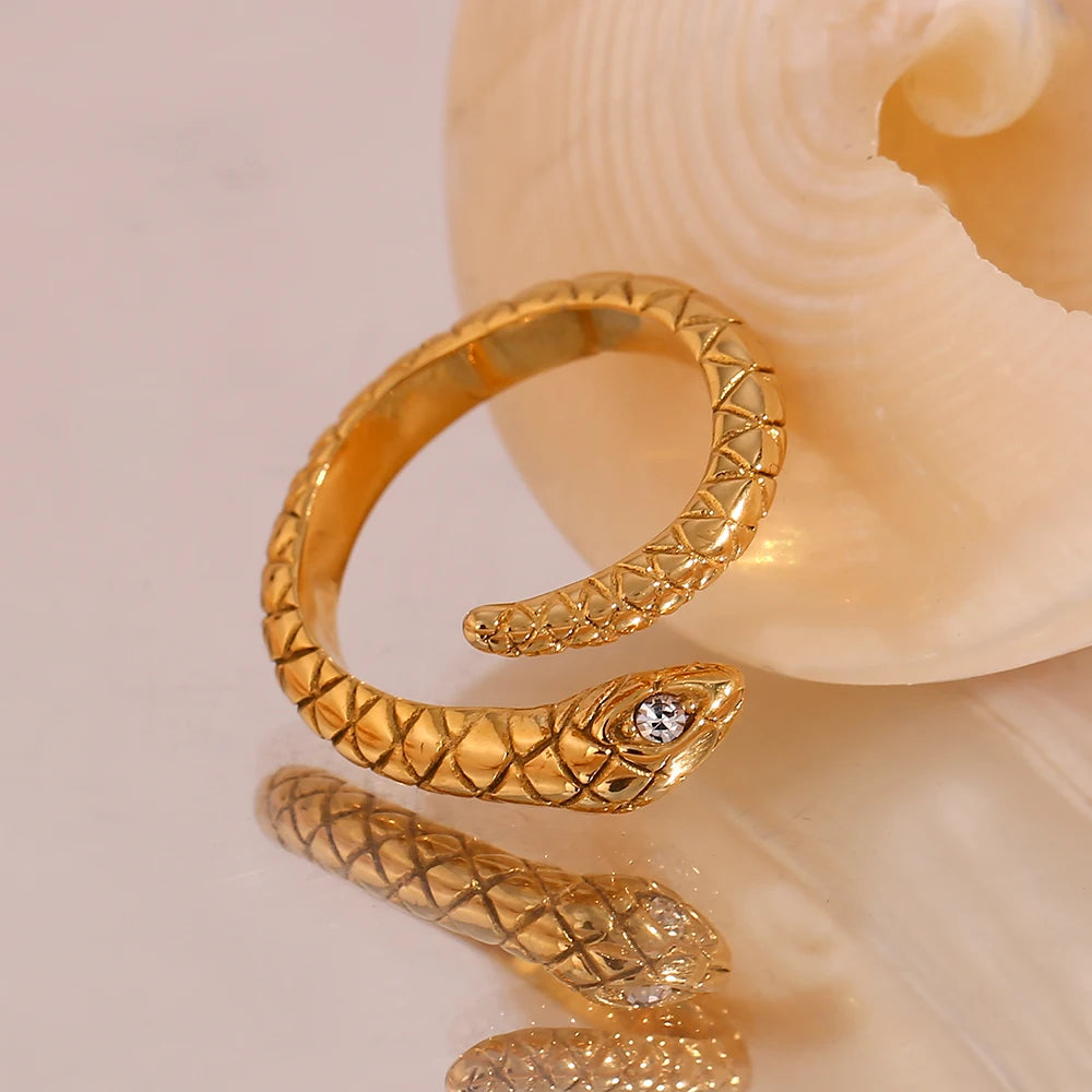 Veloura Serpent Eye Ring – Gold-Plated Stainless Steel & Crystal Design