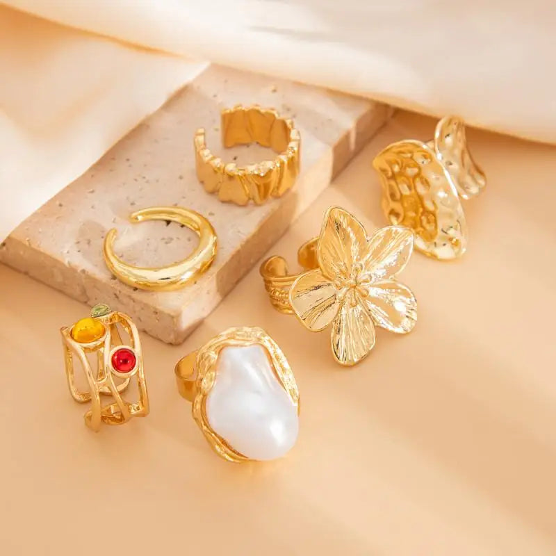 Veloura Fleur Ring – Gold-Tone Flower Crystal & Imitation Pearl Design