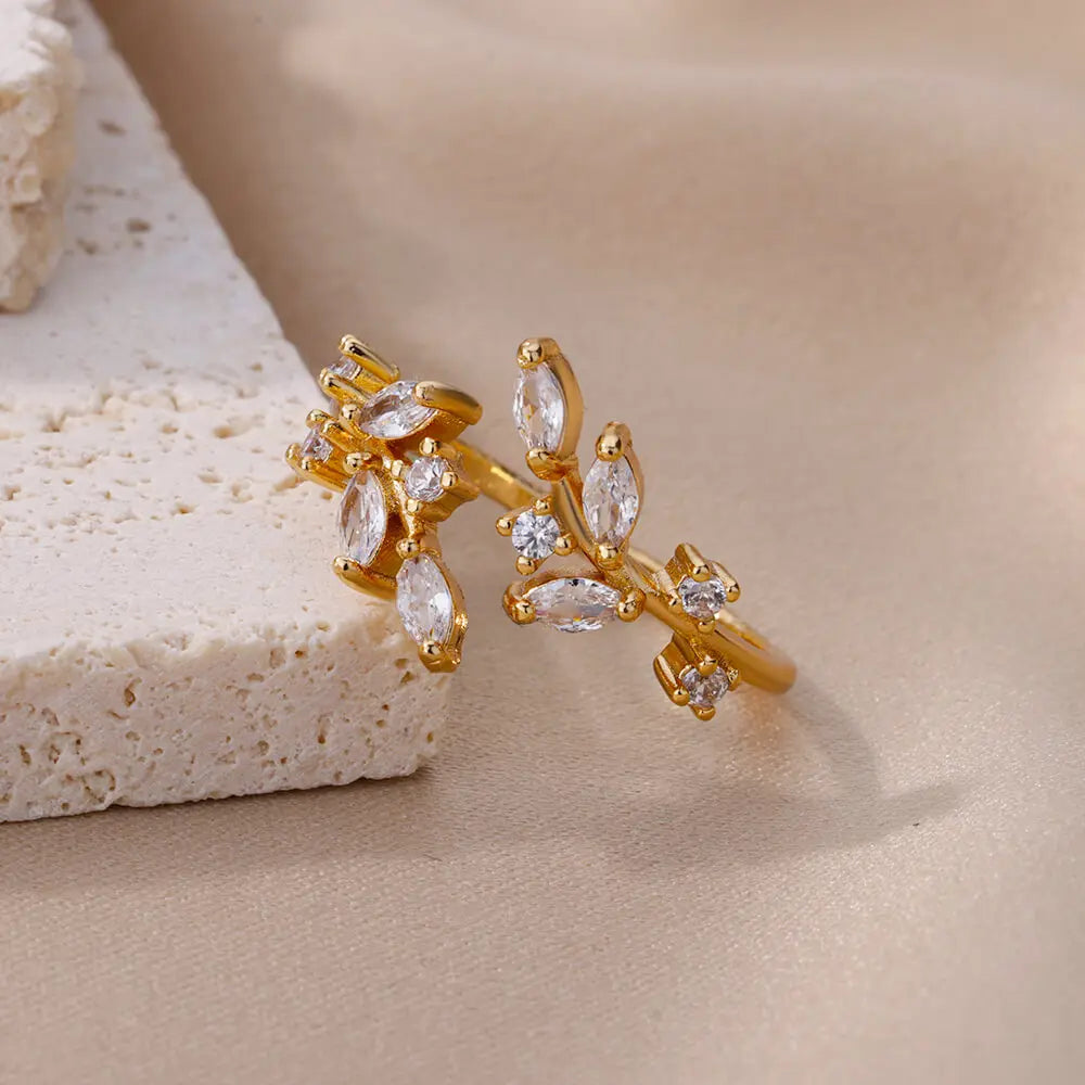 Veloura Arbor Zircon Ring – Gold Color & Tree Branch Leaf Design