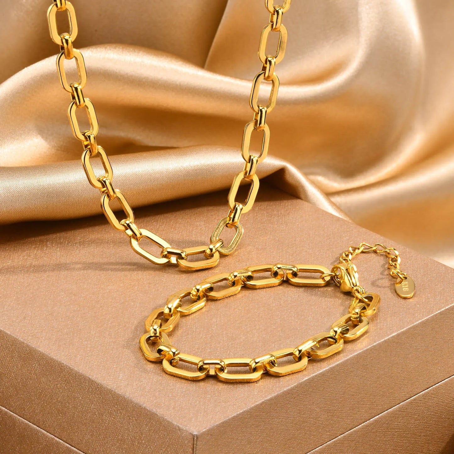 Veloura Luxe Paperclip Necklace – Gold Plated Stainless Steel