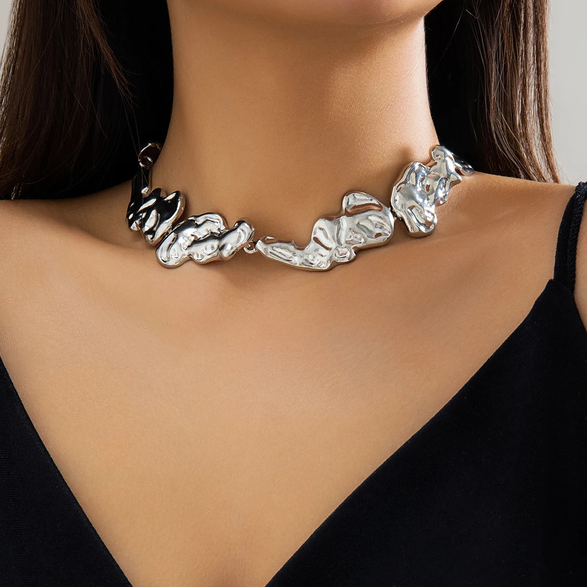 Veloura Valiant Choker – Exaggerated Irregular Thick Collar Design