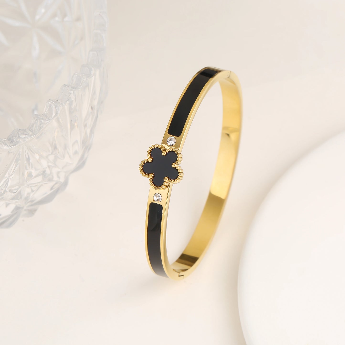 Veloura Five-Leaf Flower Open Bangle