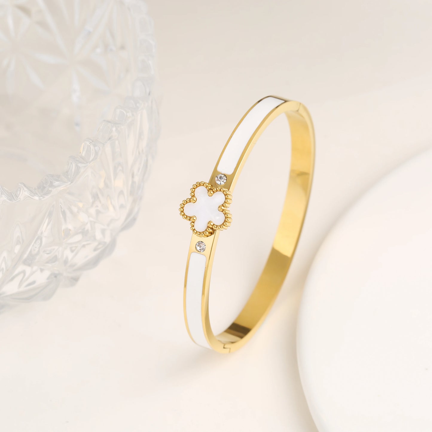 Veloura Five-Leaf Flower Open Bangle