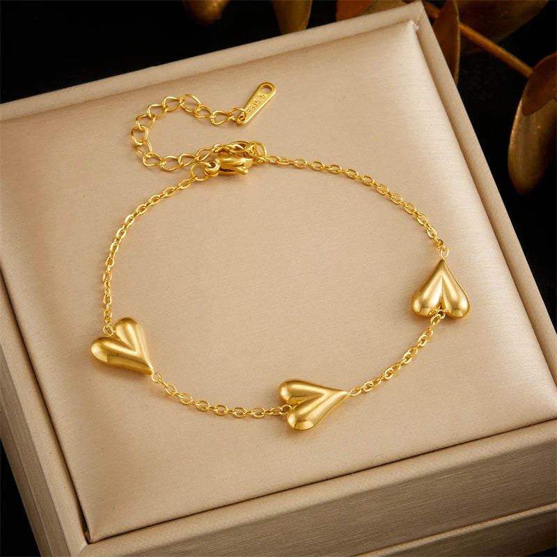 Veloura Vintage Golden Heart Bracelet