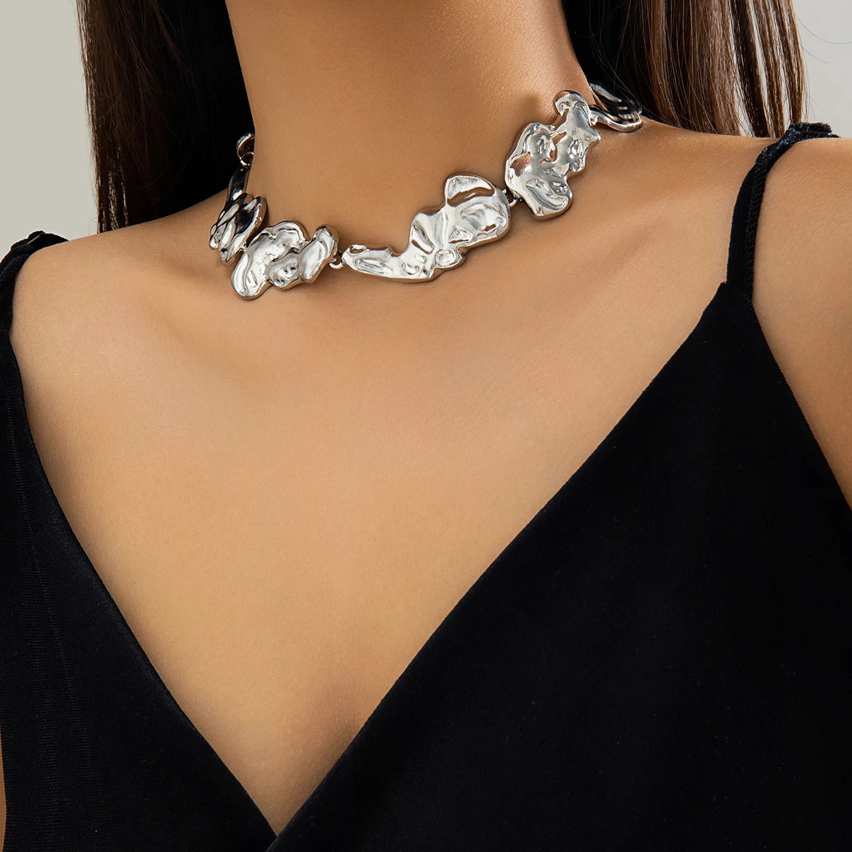 Veloura Valiant Choker – Exaggerated Irregular Thick Collar Design