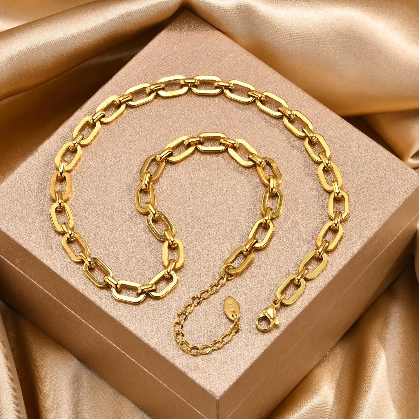 Veloura Luxe Paperclip Necklace – Gold Plated Stainless Steel