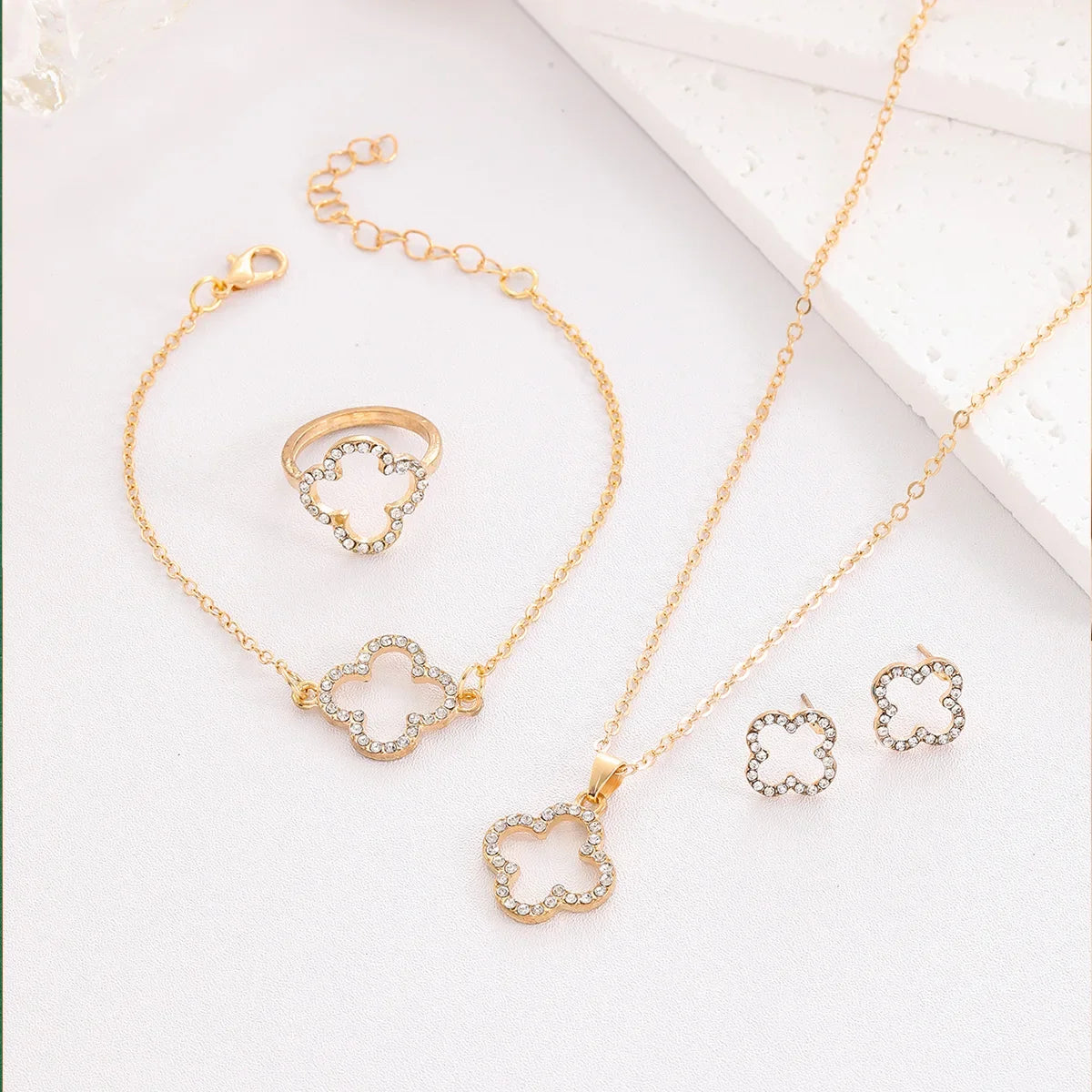 Veloura Radiant Clover Jewelry Set – Hollow Drill & Zircon Elegance