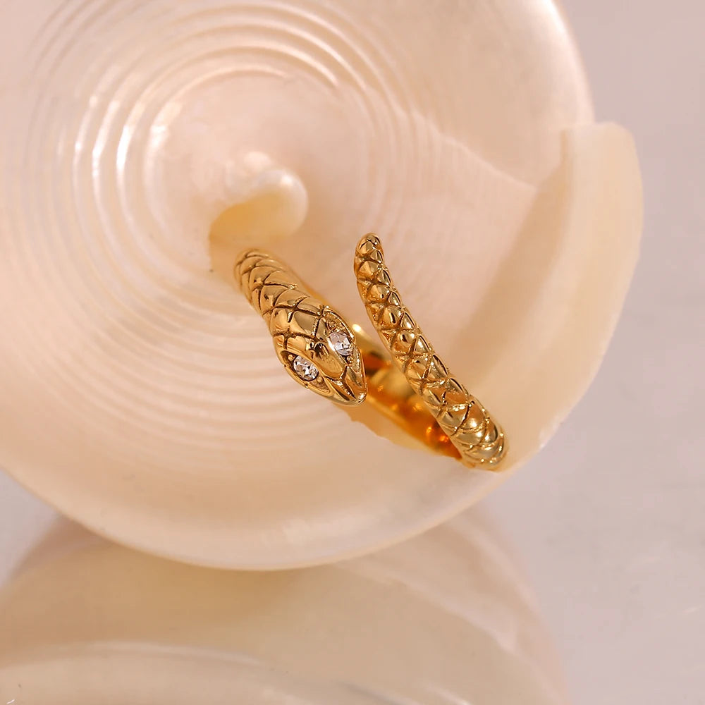 Veloura Serpent Eye Ring – Gold-Plated Stainless Steel & Crystal Design