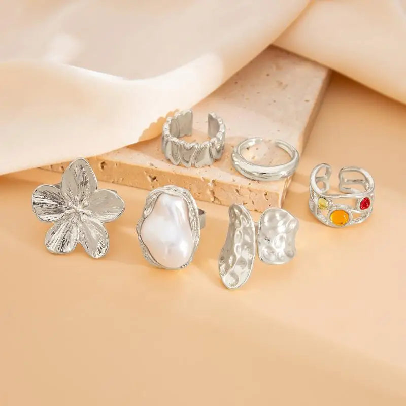 Veloura Fleur Ring – Gold-Tone Flower Crystal & Imitation Pearl Design