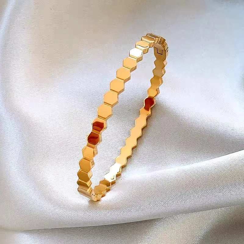 Veloura Golden Royale Honeycomb Bracelet – Geometric Grace