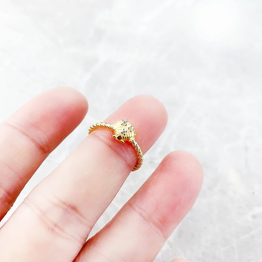 Veloura Nautica Shell Ring – Gold-Tone Rope Design