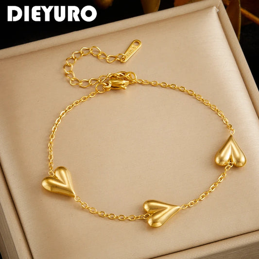 Veloura Vintage Golden Heart Bracelet