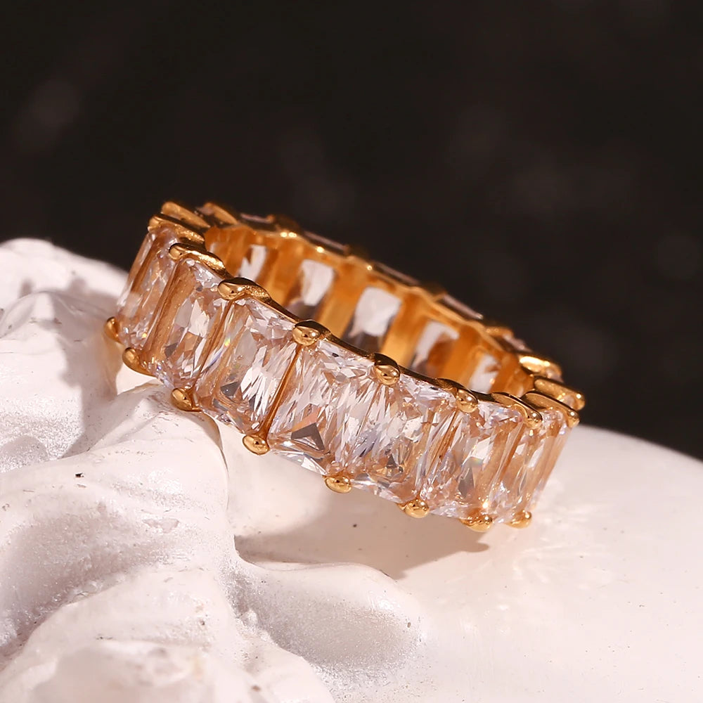 Veloura Lumière Ring – Gold-Plated & Shiny Square Zircon Design