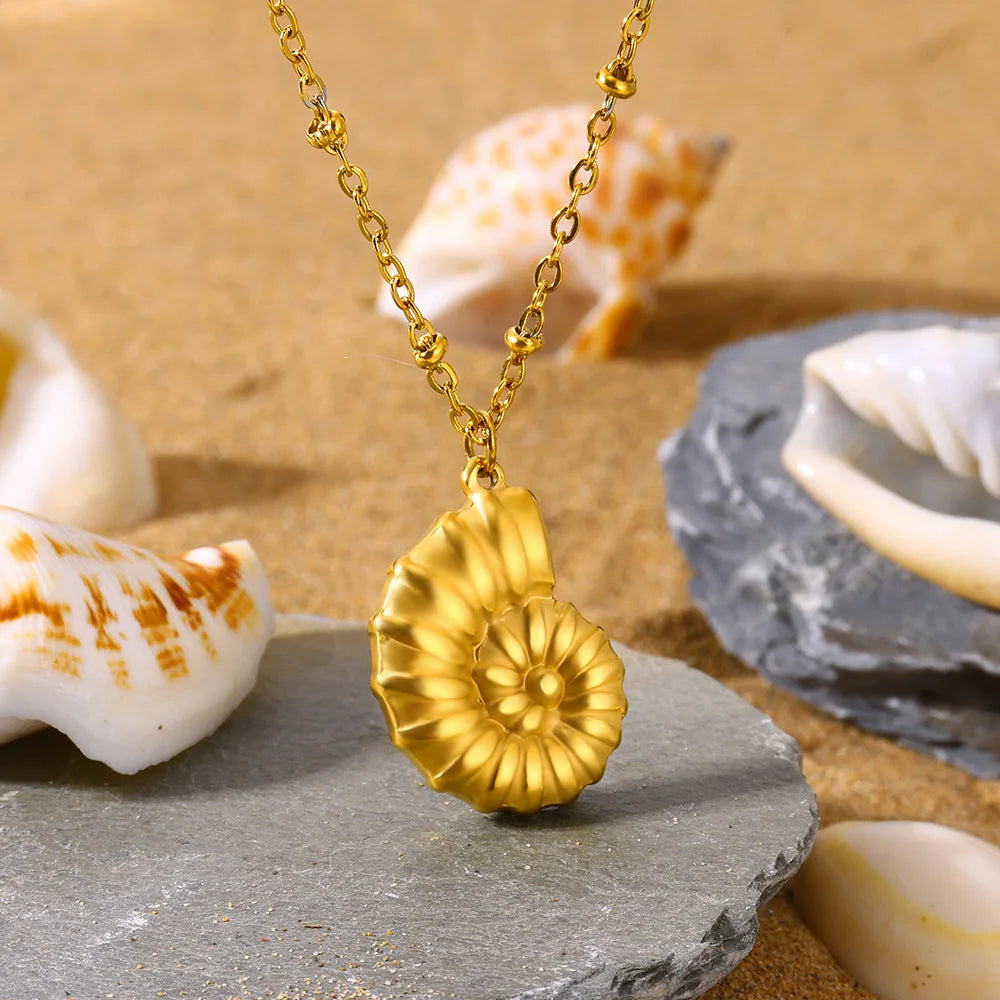 Veloura Oceana Pendant Necklace – Conch Shell Starfish Design