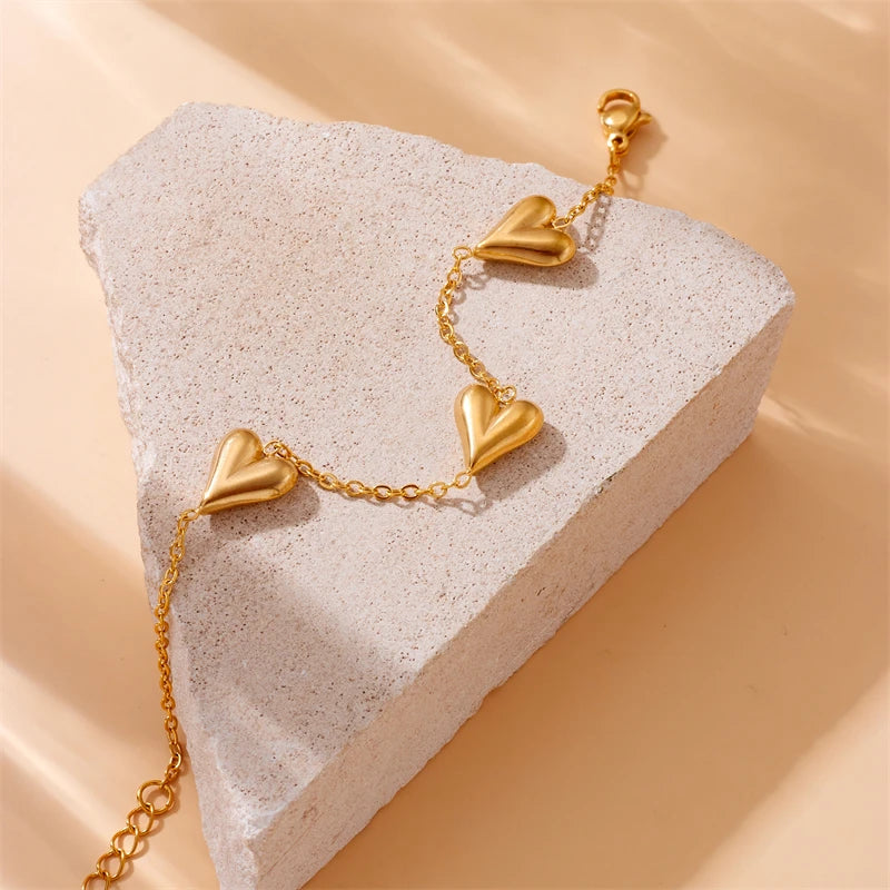 Veloura Vintage Golden Heart Bracelet