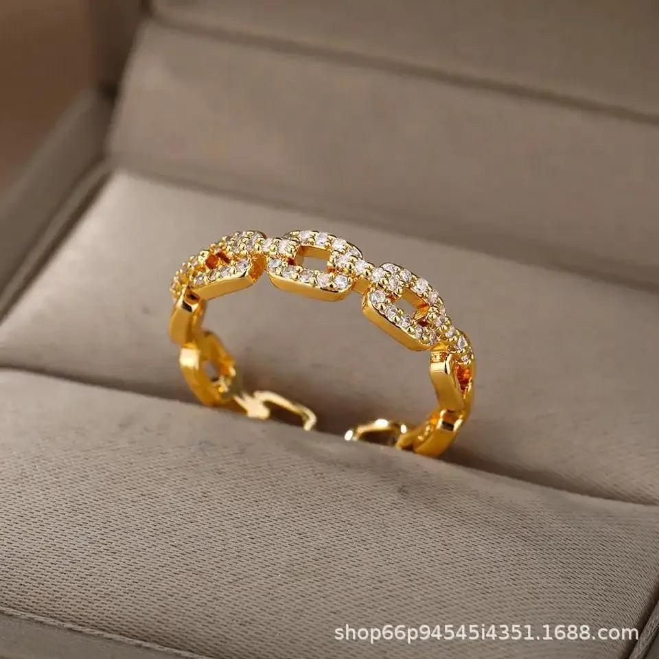 Veloura Serene Twist Ring – Zircon & Stainless Steel Geometric Design