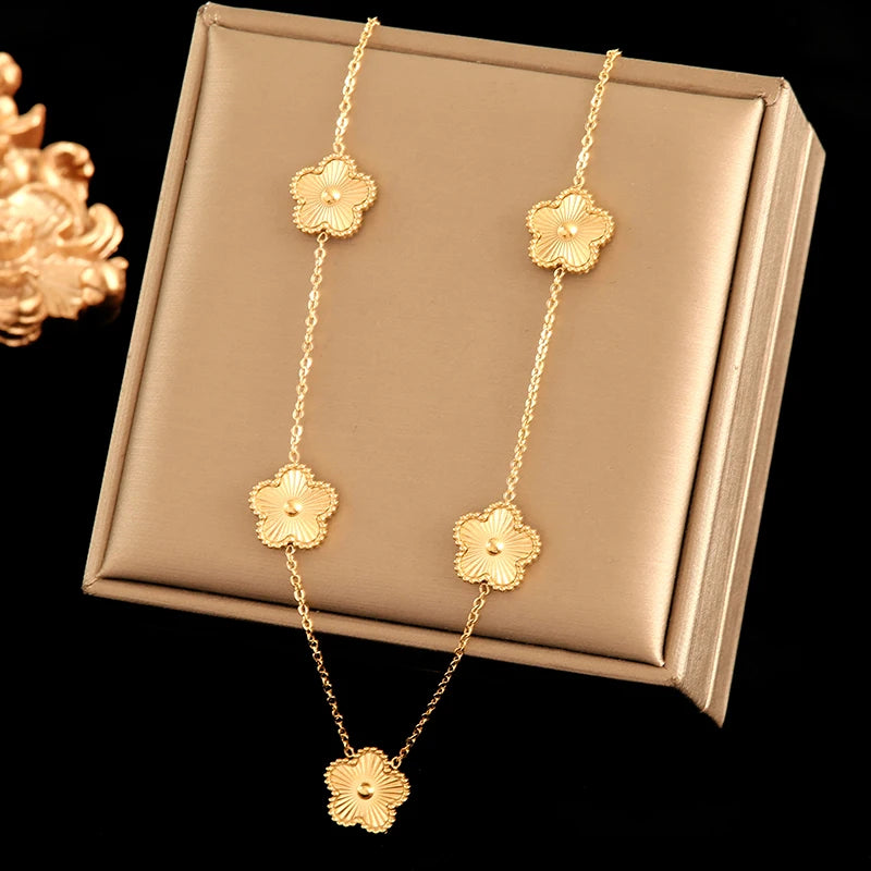 Veloura Golden Blossom Clover Jewelry Set – Stainless Steel Elegance