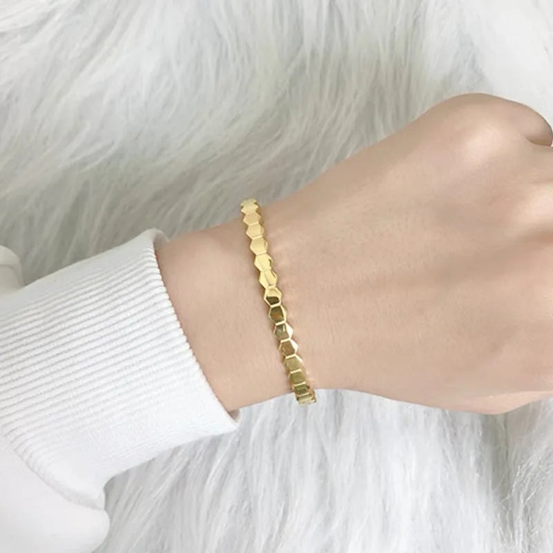 Veloura Golden Royale Honeycomb Bracelet – Geometric Grace