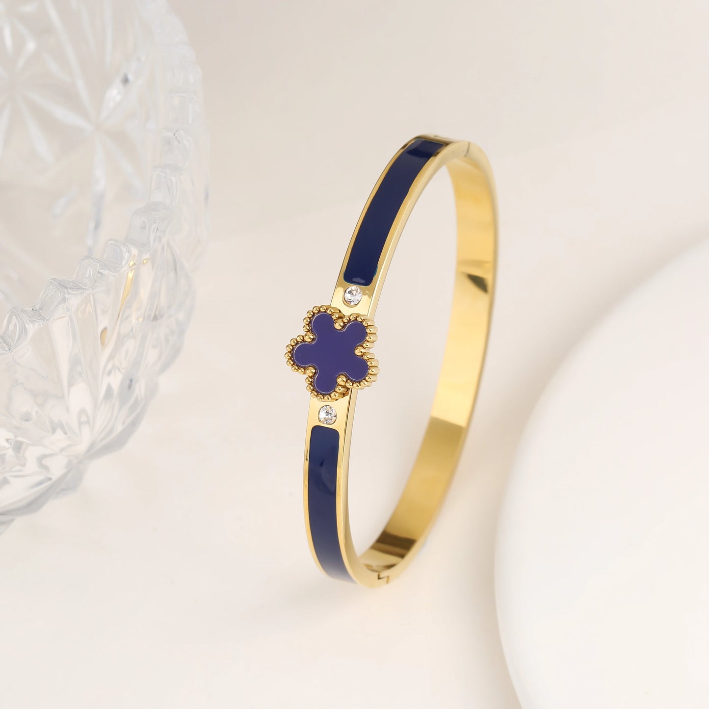 Veloura Five-Leaf Flower Open Bangle