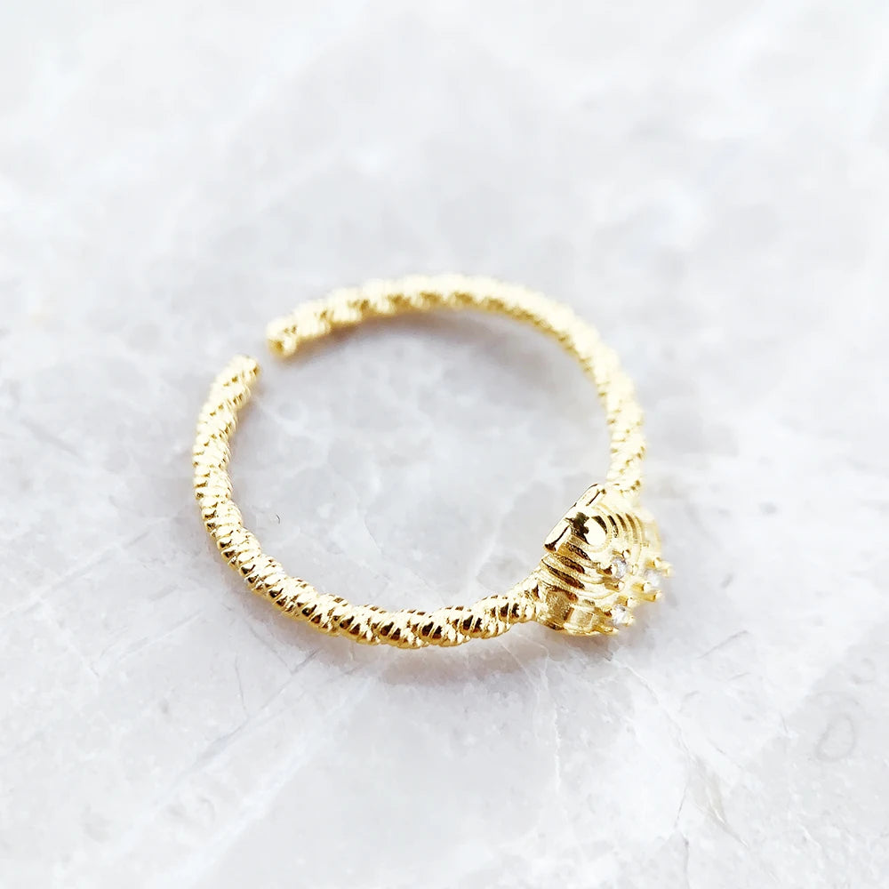 Veloura Nautica Shell Ring – Gold-Tone Rope Design